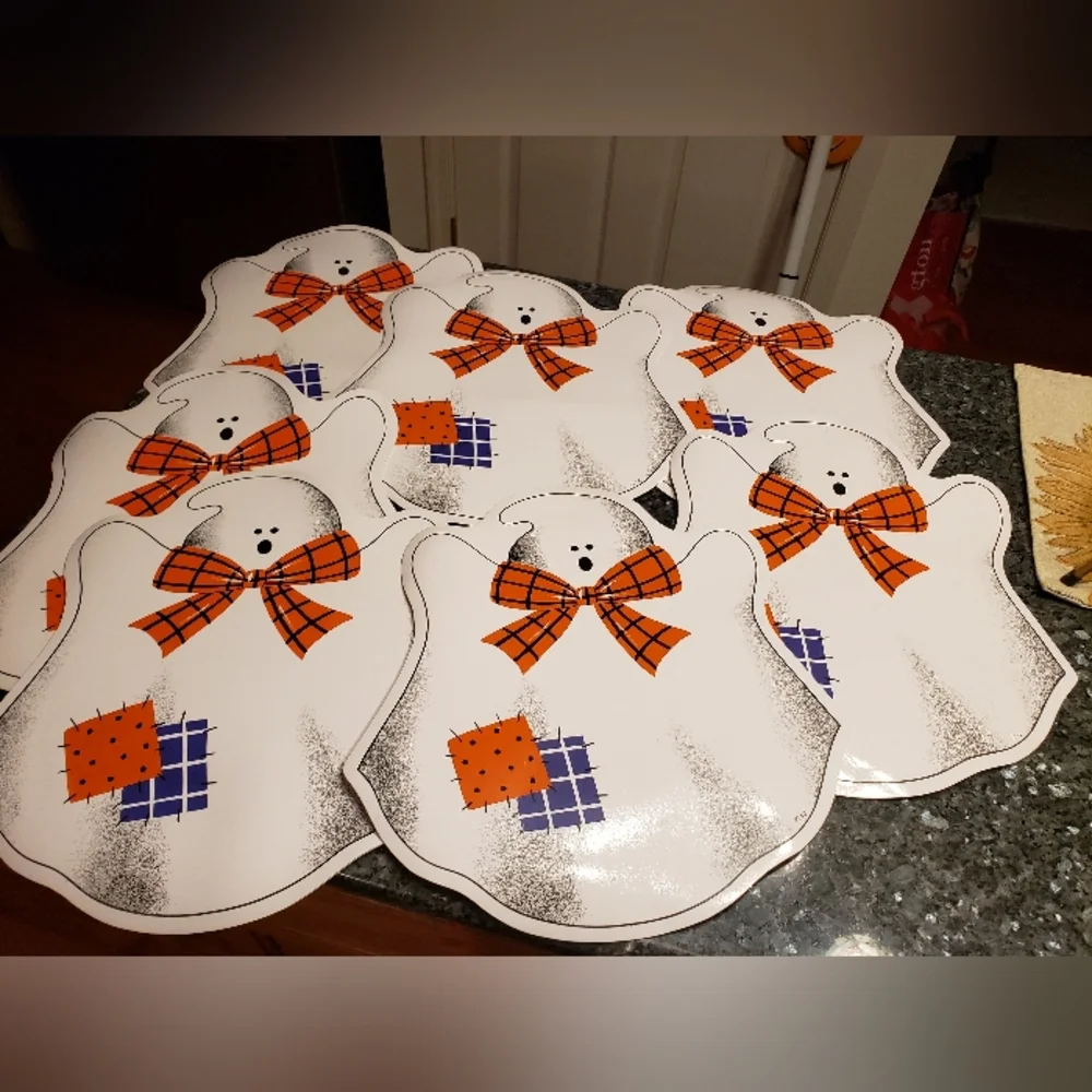 7  Halloween VINYL PLACEMAT - Picture 4 of 6